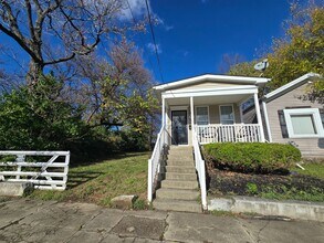 Building Photo - Updated 3 Bedrooms, 1.5 Bathrooms on a Dou...