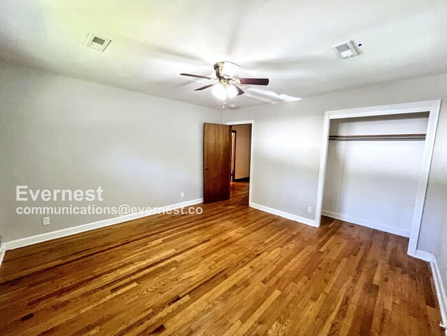 Building Photo - 306 N Circle Dr