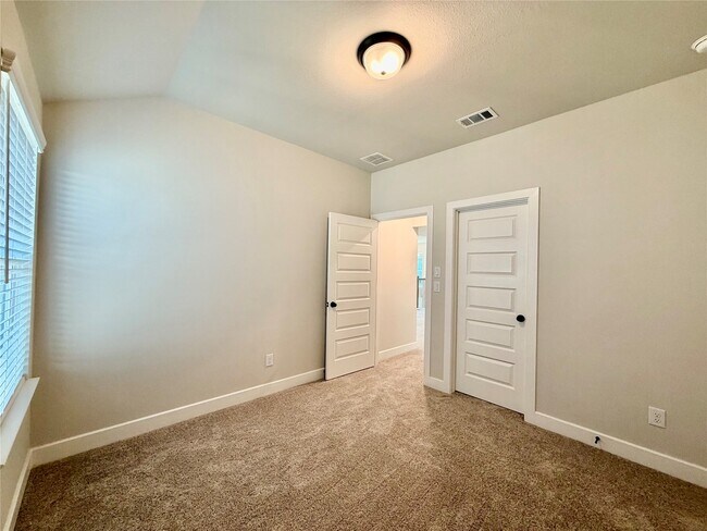 Building Photo - 1111 Luna Dr