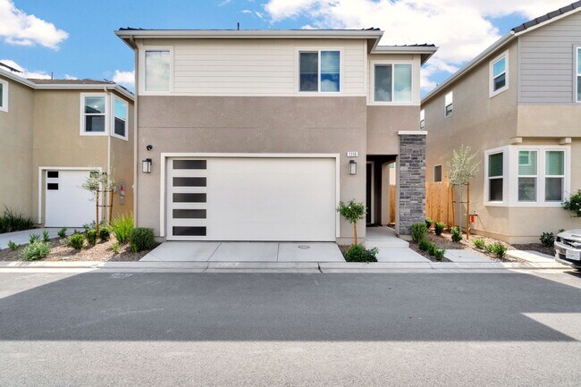 Building Photo - 1116 Encore Wy W