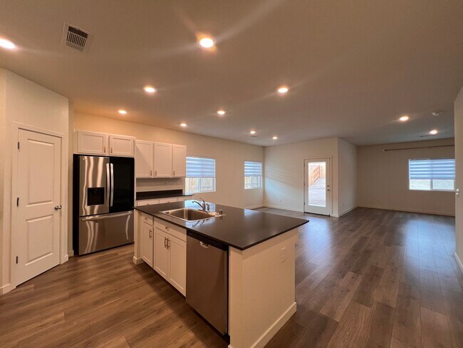 Building Photo - Beautiful newer, 4 Bedroom 2 Bath Home in Fernley