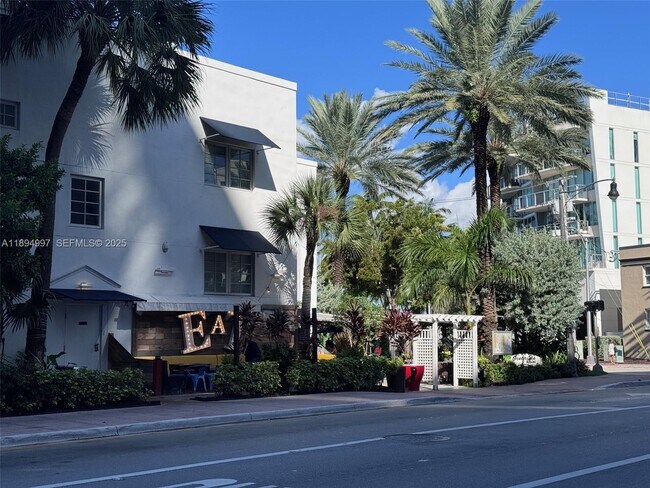 Building Photo - 6061 Collins Ave