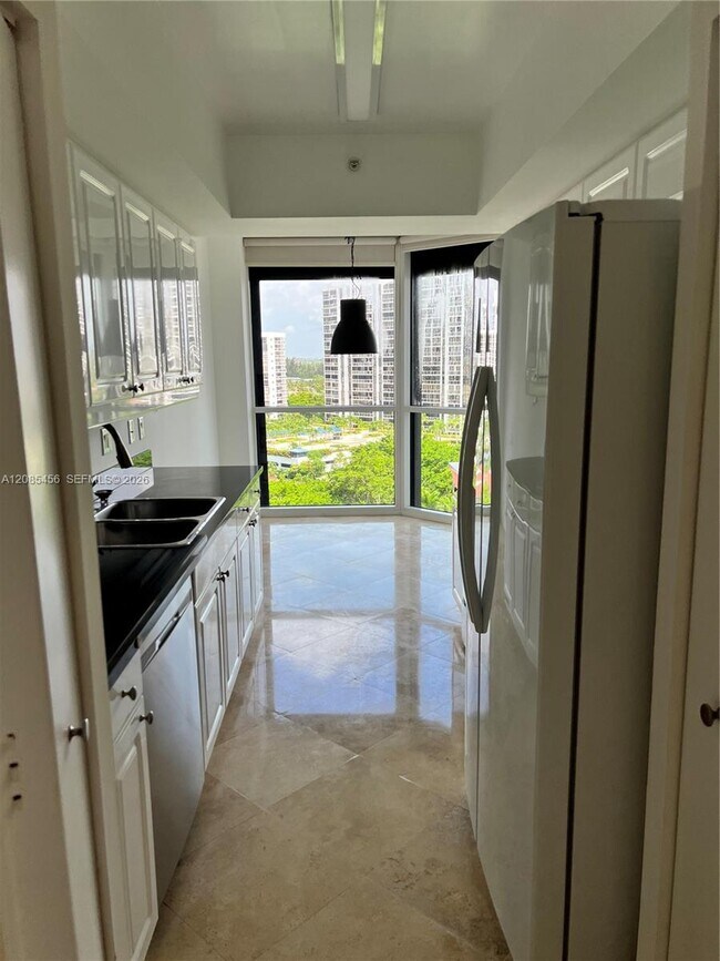 Building Photo - 21055 Yacht Club Dr