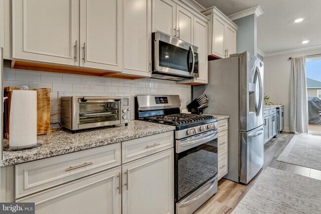 Building Photo - 11716 Emily Dickinson Pl