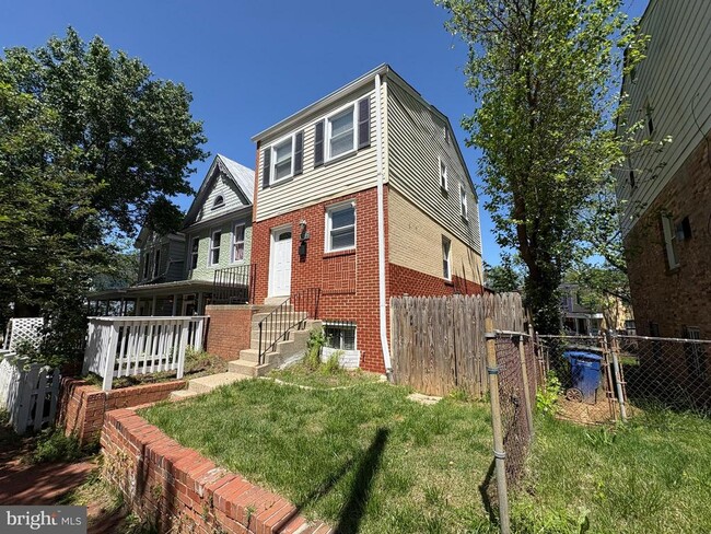 Building Photo - 1344 Valley Pl SE