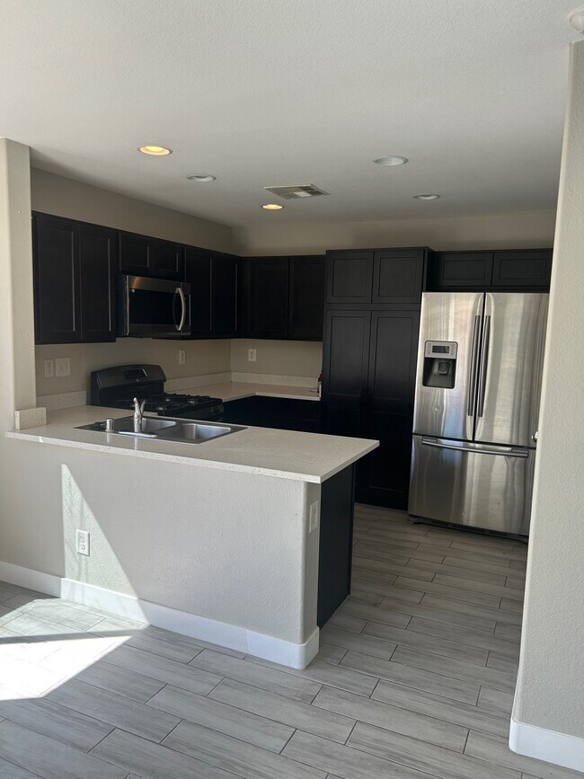 Kitchen - 4121 Sandy Breeze Ln