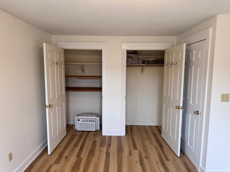 Building Photo - 253 Davis Rd