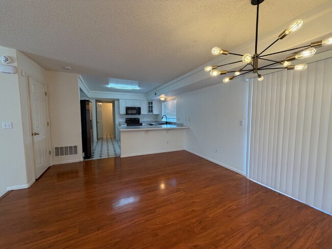 Building Photo - ~Available Now~ Beautiful Home in cul-de-sac with Open Floor Plan, Spacious Loft & Private Fenced...