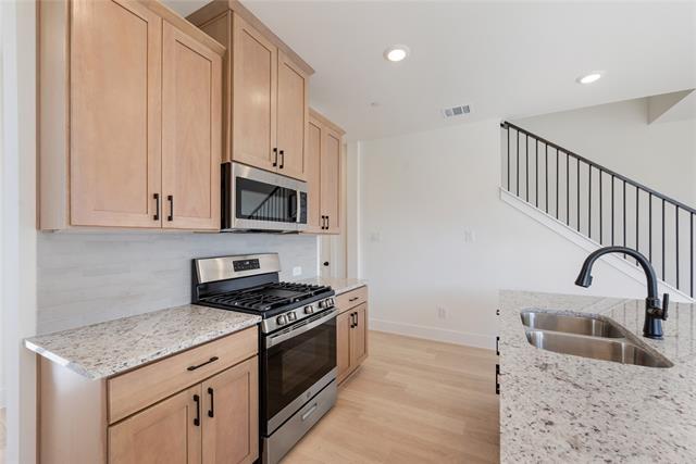 Building Photo - 9601 Dahlia Blvd