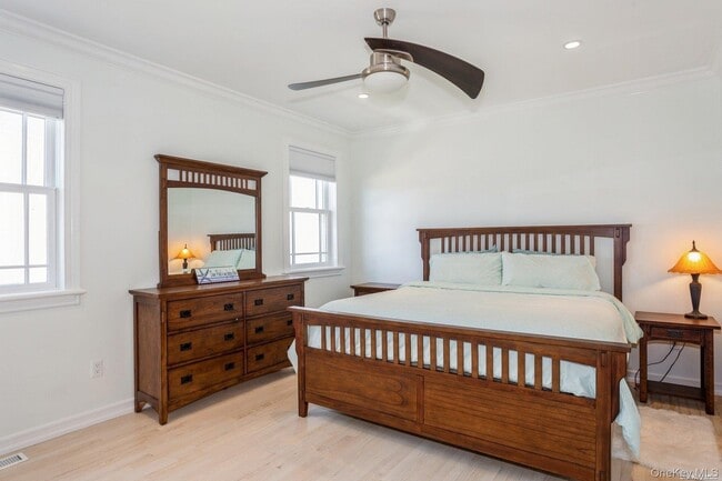 Building Photo - 676 Dune Rd