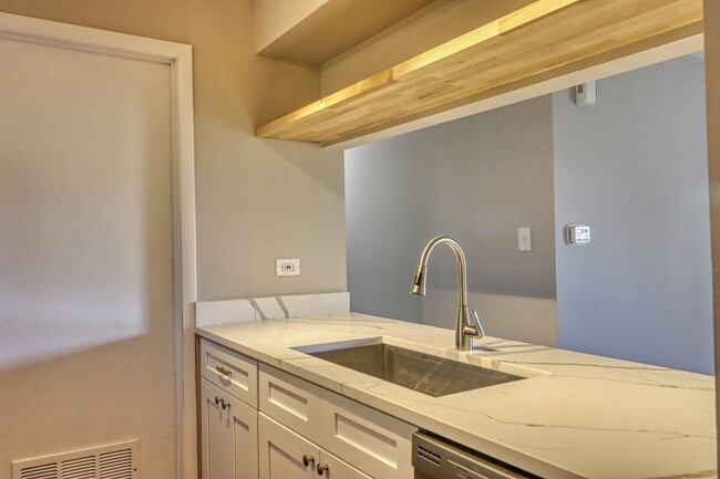 Building Photo - 364 Grissom Ct