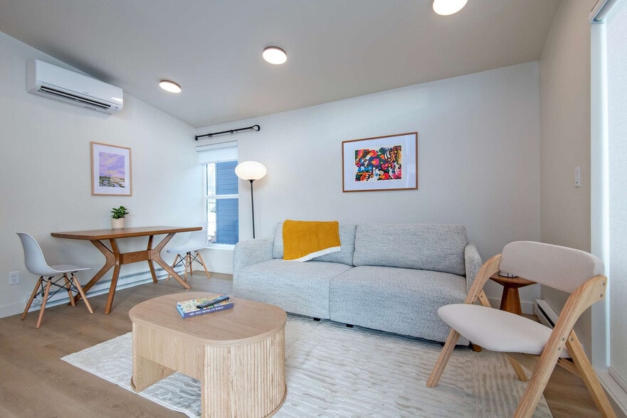 Building Photo - 27 4th St E