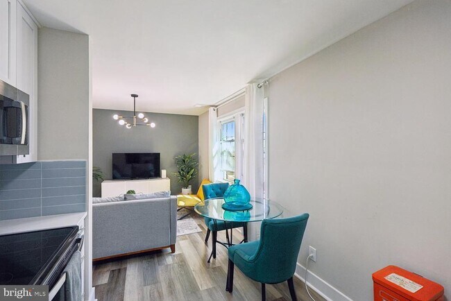 Building Photo - 2107 Fort Davis St SE