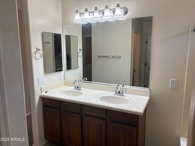 Building Photo - 4344 E Vest Ave