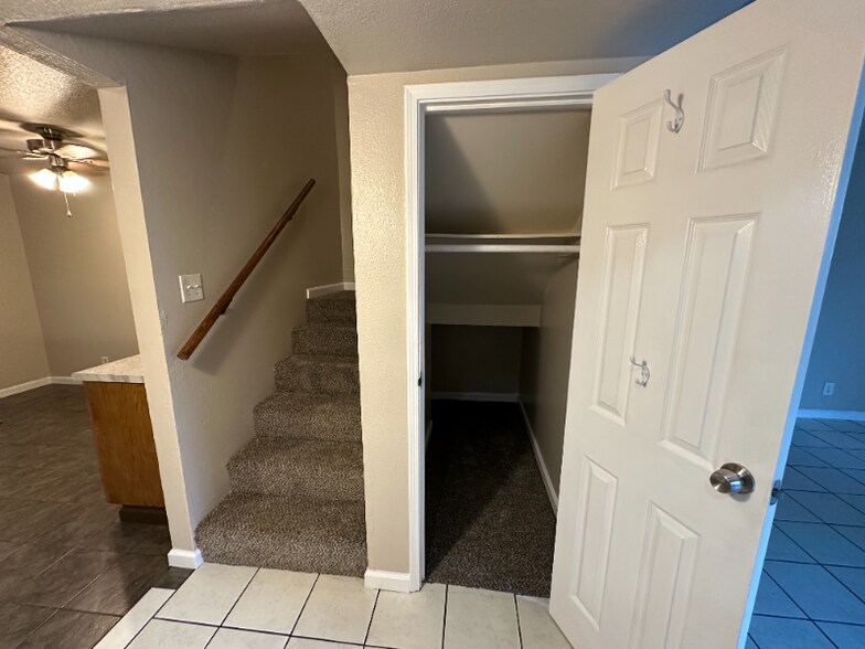 Building Photo - 10275 Mills Station Rd