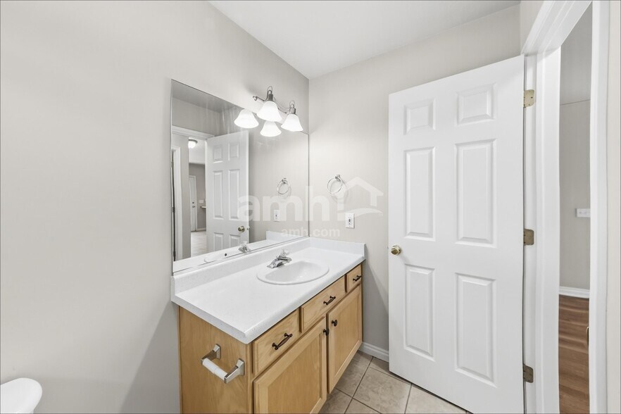 Building Photo - 5763 W Sunbright Ln