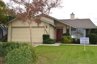 Building Photo - ***New Listing*** 3 Bedroom 2 Bath home in SW Visalia!!! Yard Care Included!