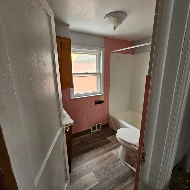 Building Photo - 479 B St