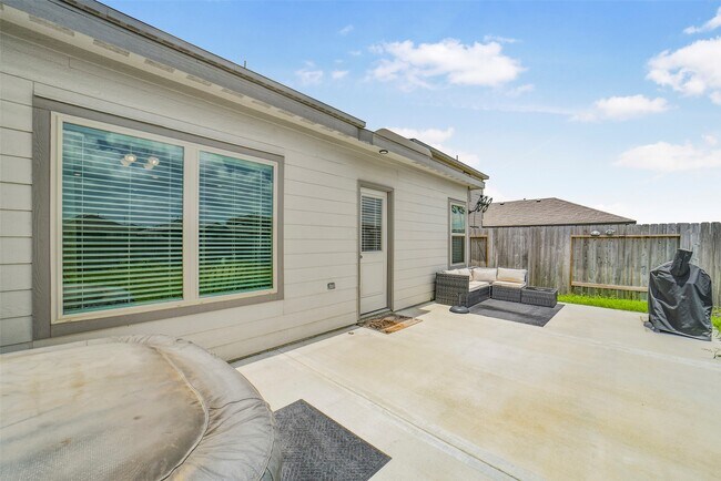 Building Photo - 21610 Desert Lilly Rd