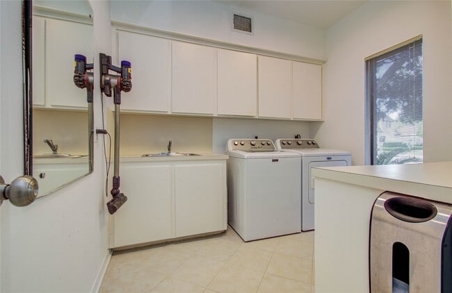 Building Photo - 15835 N Barkers Landing Rd