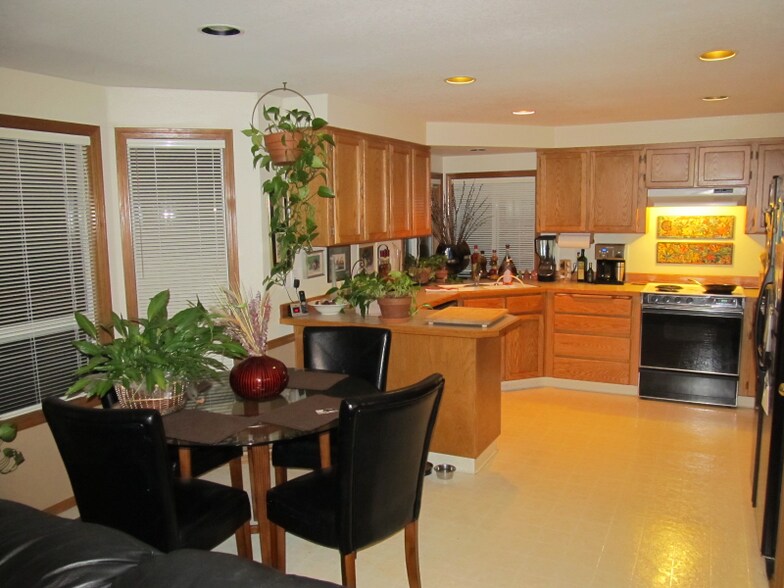 Building Photo - 12490 SW North Dakota St