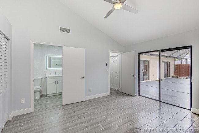 Building Photo - 1240 Summit Pl Cir