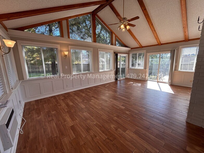 Building Photo - 9812 Meandering Way