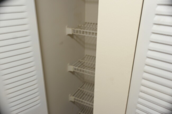 Linen Closet - 1830 N Lauderdale Ave