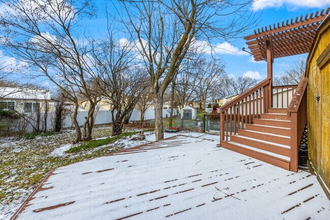 Building Photo - 5S710 Steeple Run Dr