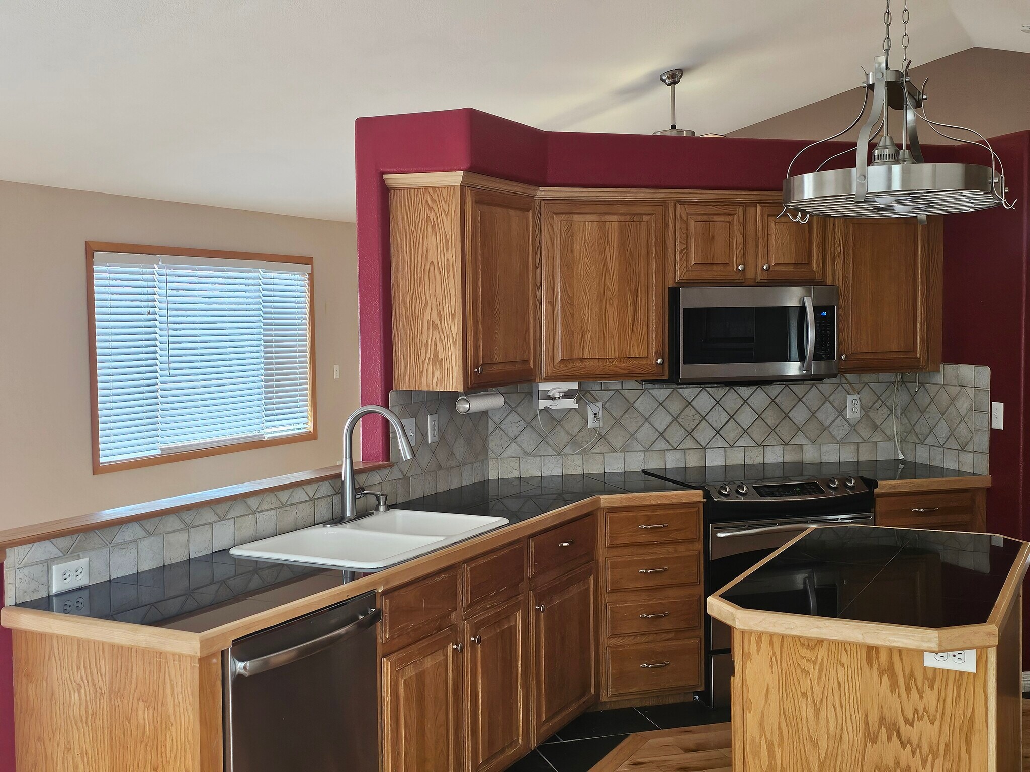 Building Photo - 1138 Lakecrest Ct