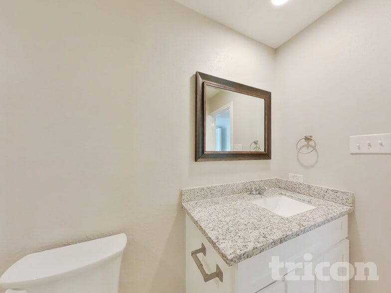 Building Photo - 6127 Larchbrook Dr