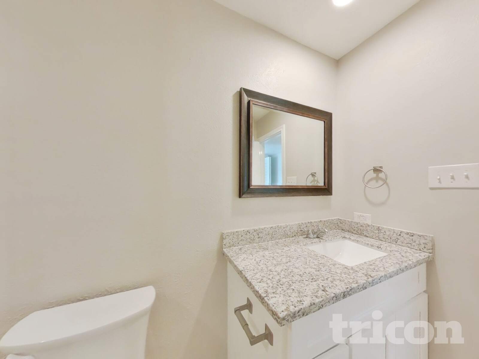 Building Photo - 6127 Larchbrook Dr