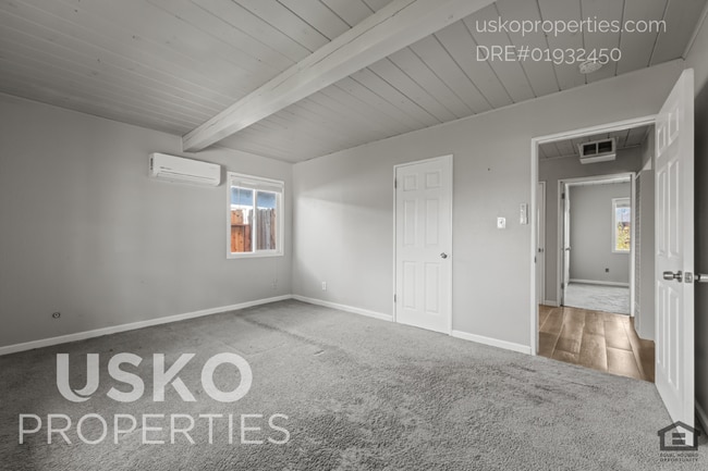 Building Photo - "Charming 3-Bed with Full Bath in Sacramento – Cozy 1093 Sq Ft Home Awaits!"