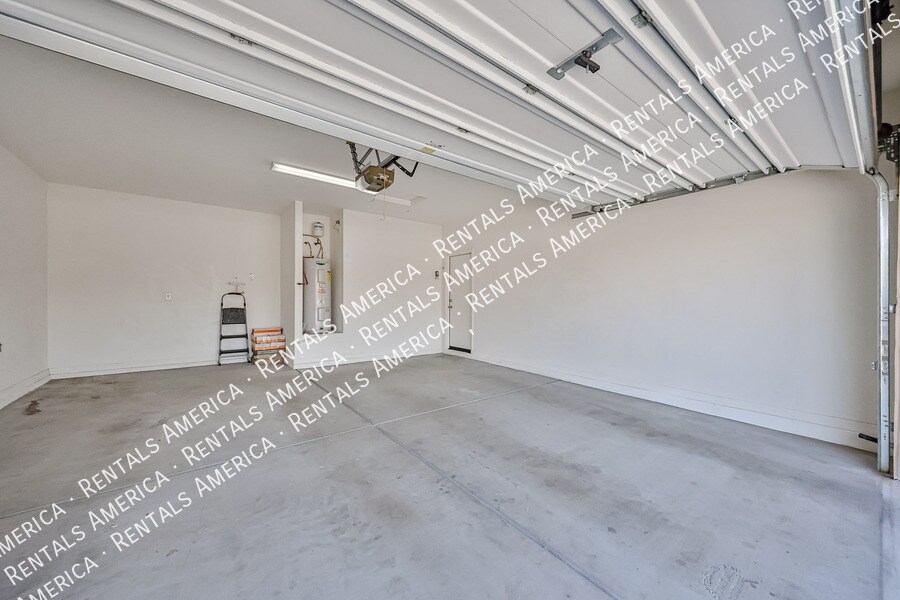 Building Photo - 15573 W Laurel Ln