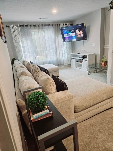 Building Photo - 2000 Antioch Church Rd