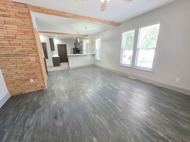 Building Photo - 920 2nd Ave S