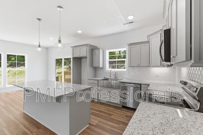 Building Photo - 406 Legends Court
