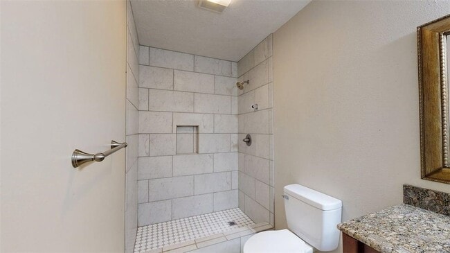 Building Photo - 1002 Hardwood Ln