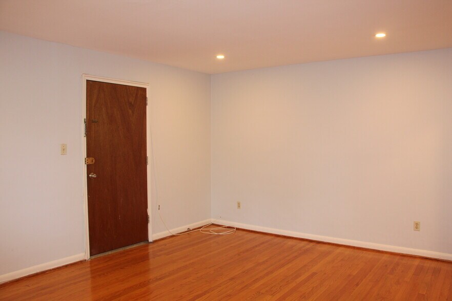 Building Photo - 4316 N Carlin Springs Rd