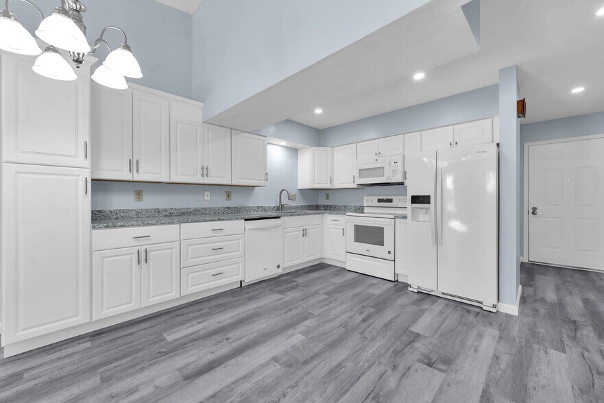 New Kitchen Cabinets - 4932 Drayton Rd