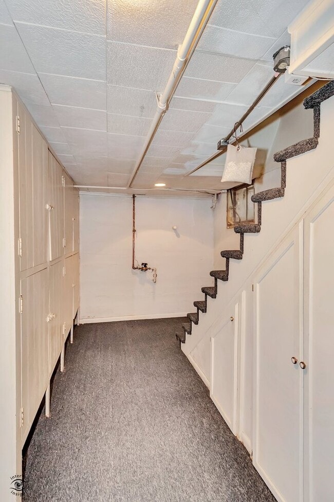 Building Photo - 1096 S Wildwood Ave