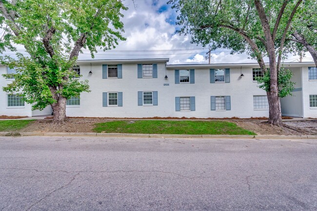 Building Photo - Charming 1-bedroom, 1-bath apartment locat...