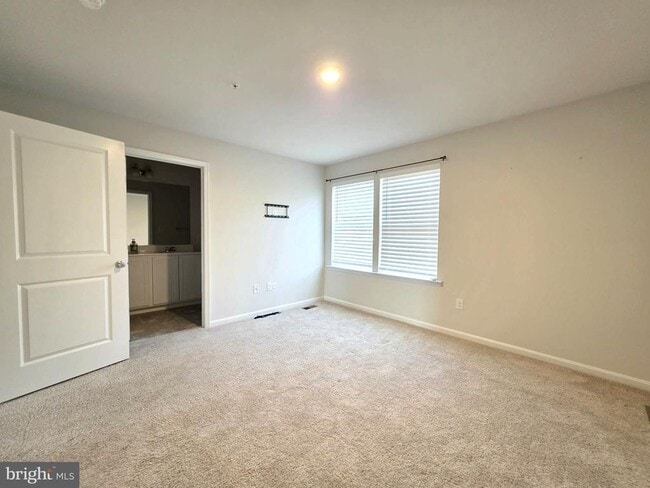 Building Photo - 426 Creekbed Cir