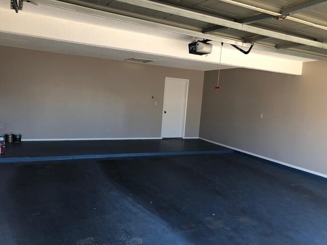 Building Photo - 230 Stern Dr