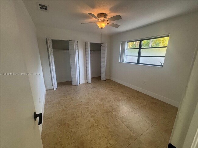 Building Photo - 810 NW 31st Ave