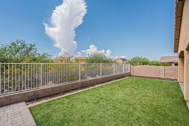 Building Photo - Modern 4 Bed Tucson Rental with Spacious K...