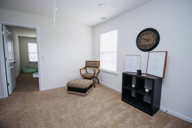 Building Photo - Gorgeous 4 Bedroom, 2 Bath Home in Bowden Village - Available January 2026!