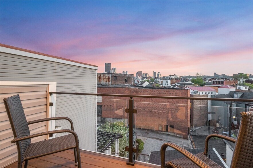 Building Photo - 1027 Vinial St