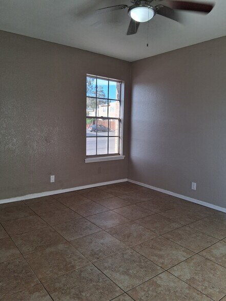Building Photo - 6917 Alto Rey Ave Apt B