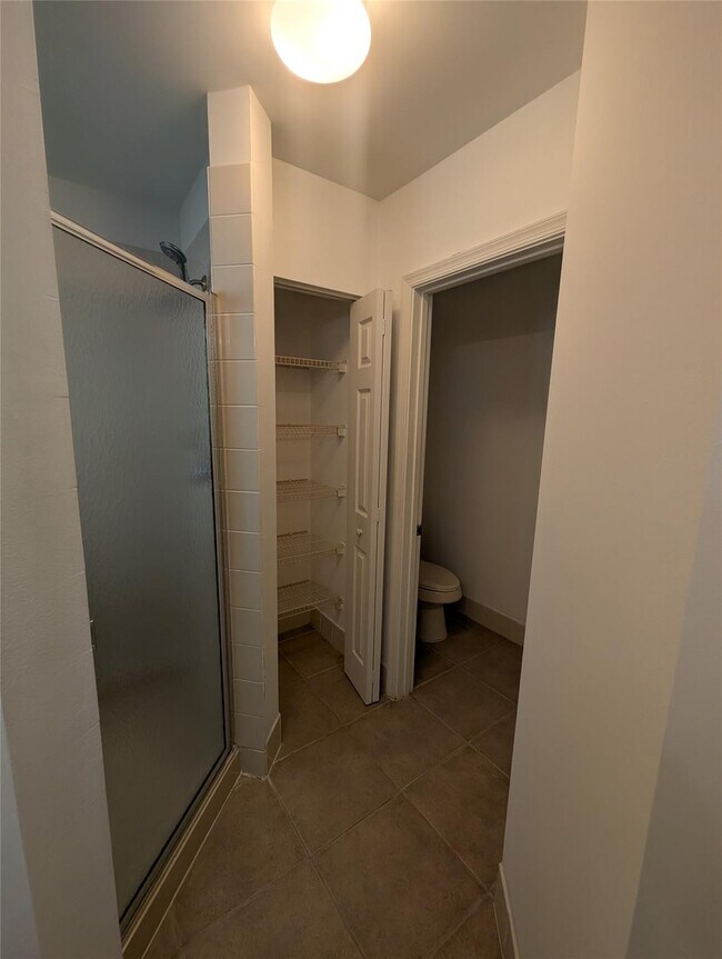 Building Photo - 4759 Pinemore Ln